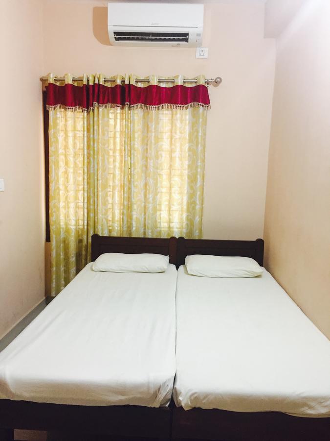 Mega Tourist Home Palarivattom Kochi Zewnętrze zdjęcie